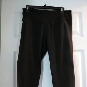 EUC Victoria Sport Knockout Size L Black Sheer Leopard Leg Capri Leggings Pants